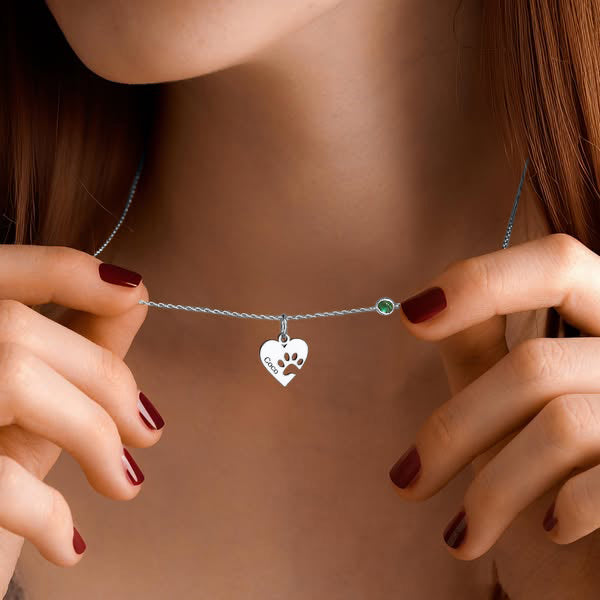 Collar personalizado con nombre y huellita en corazón