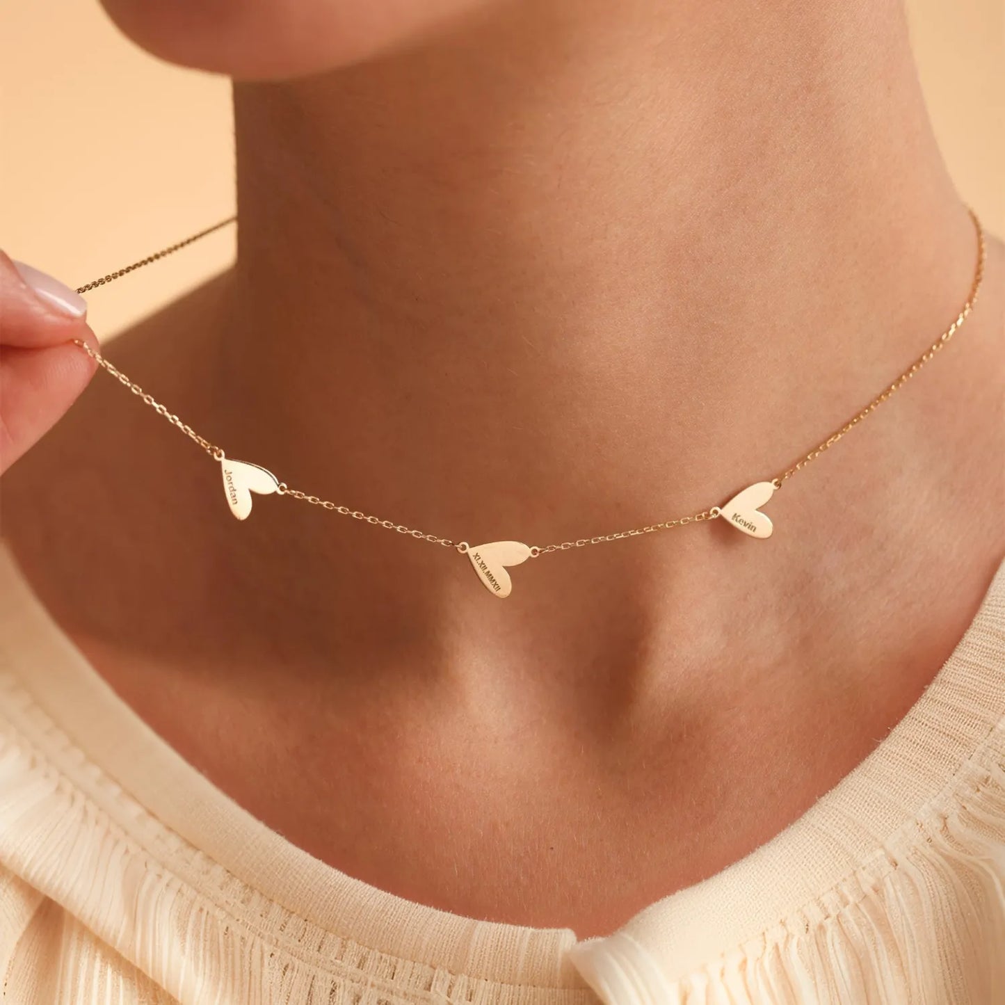 Collar personalizado con corazones grabados