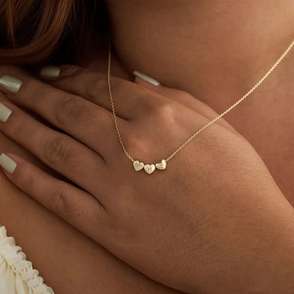 Collar personalizado con iniciales en corazones