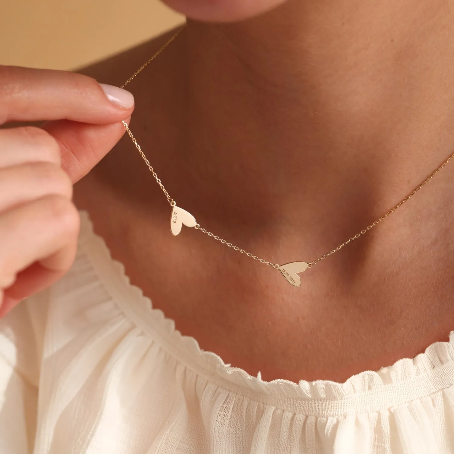 Collar personalizado con corazones grabados