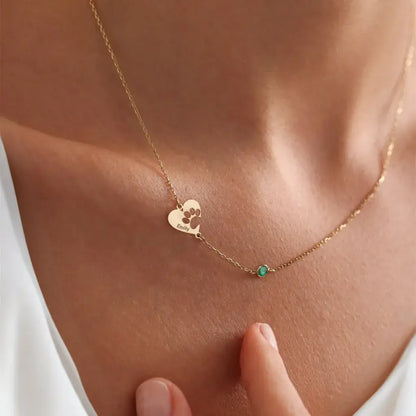 Collar personalizado con nombre y huellita en corazón