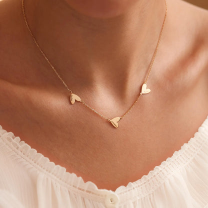 Collar personalizado con corazones grabados