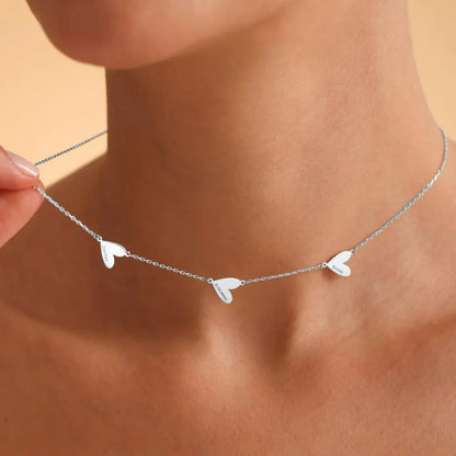 Collar personalizado con corazones grabados