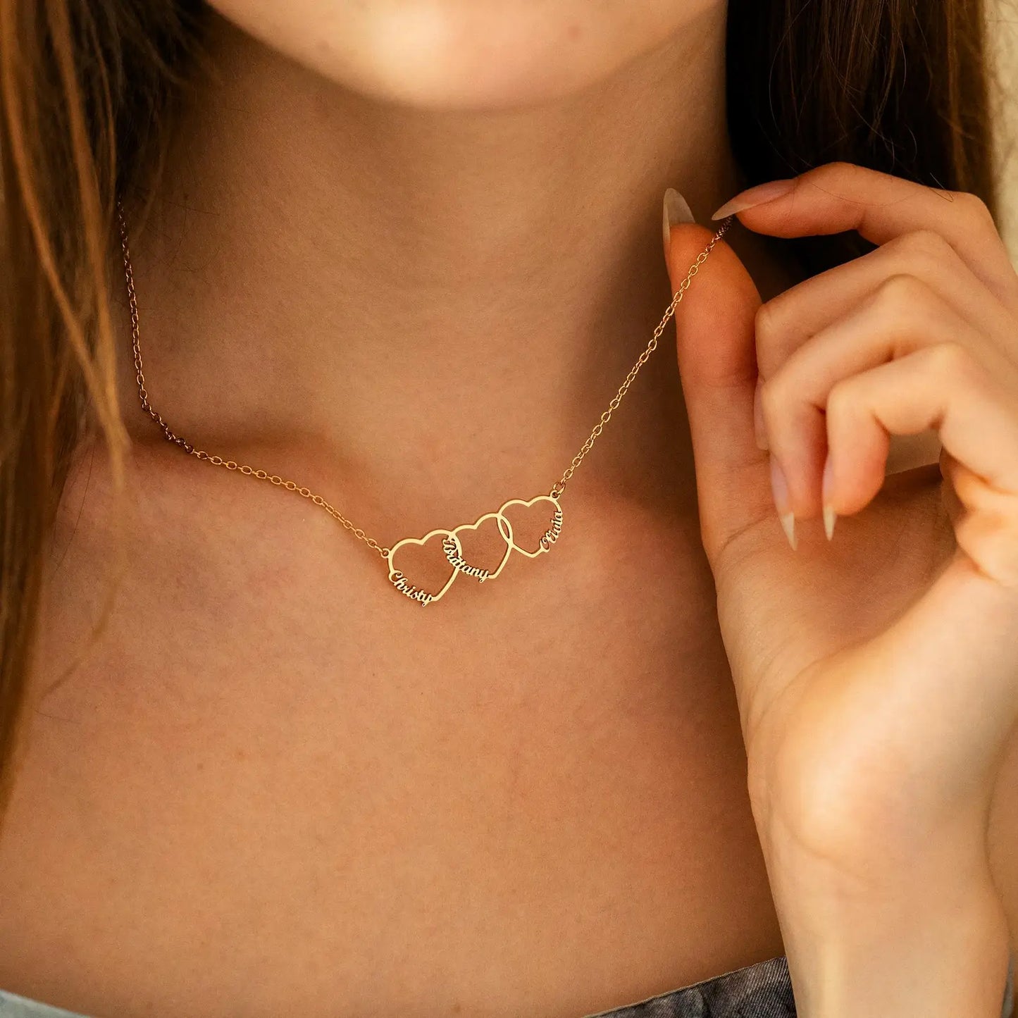 Collar personalizado con nombres y corazones