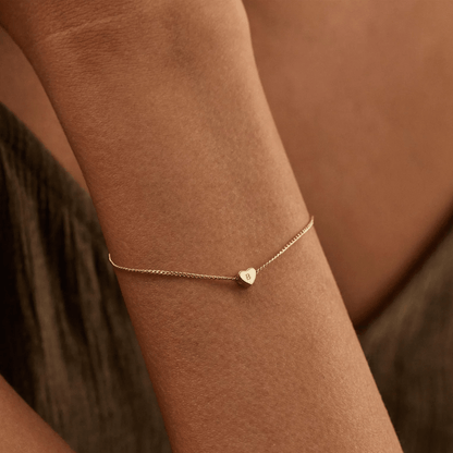 Pulsera personalizada con iniciales y corazones