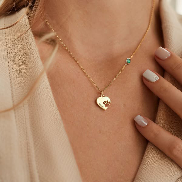 Collar personalizado con nombre y huellita en corazón