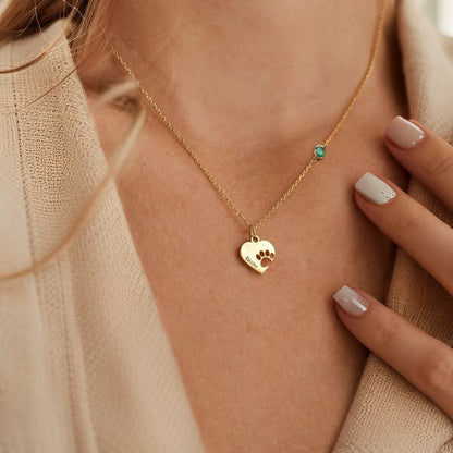 Collar personalizado con nombre y huellita en corazón