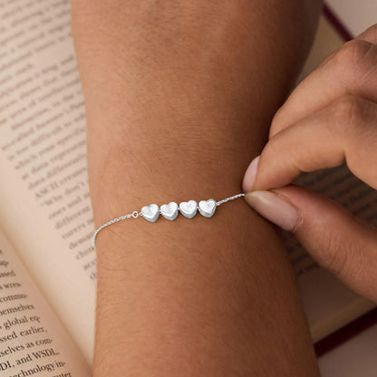 Pulsera personalizada con iniciales y corazones