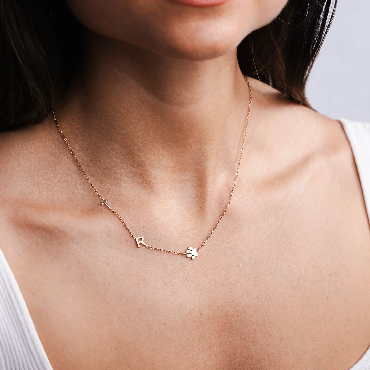 Collar con iniciales personalizadas en horizontal